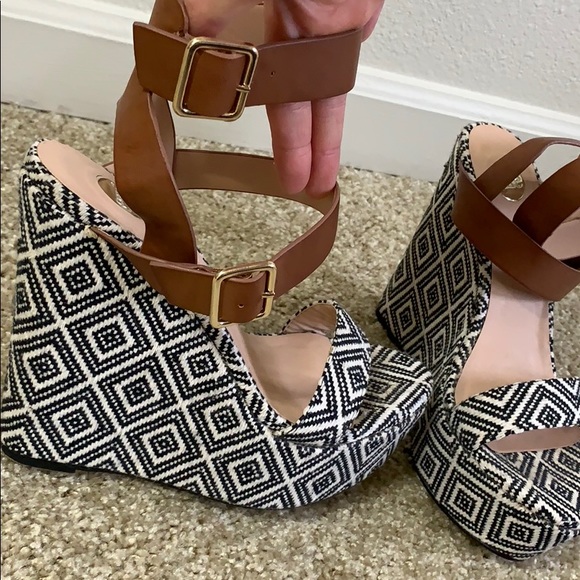 Exé Printed Wedges - Picture 4 of 4